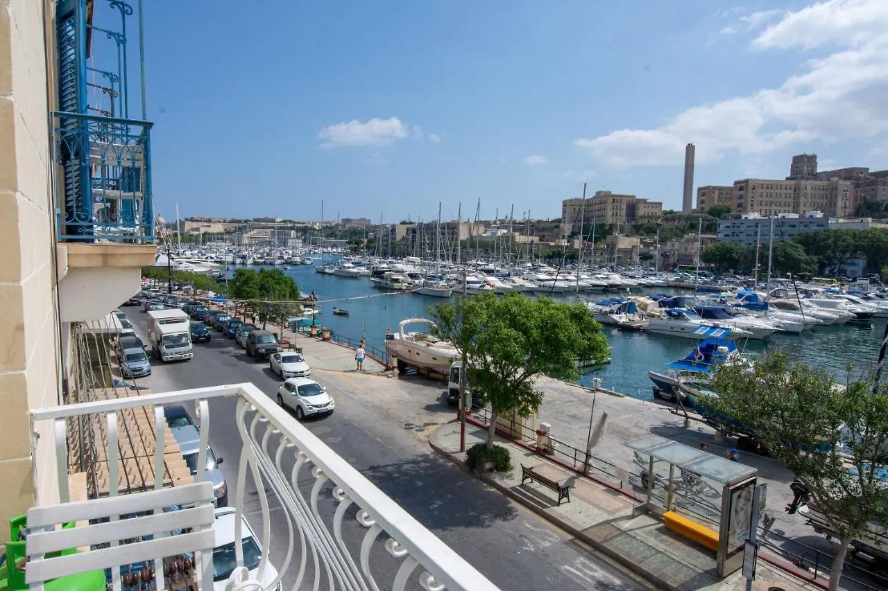 Seafront Room Msida 0*,  Malta